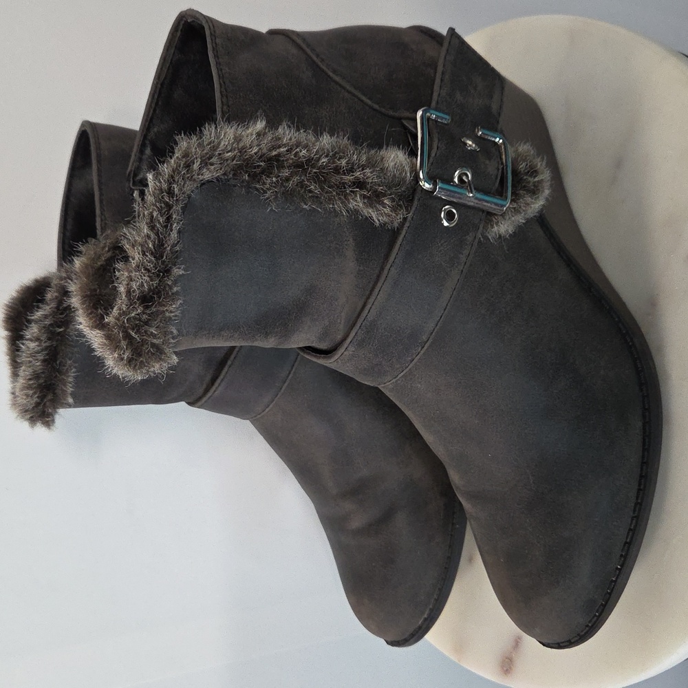 Rampage Dark Gray Faux Fur Buckle Boots Size 9